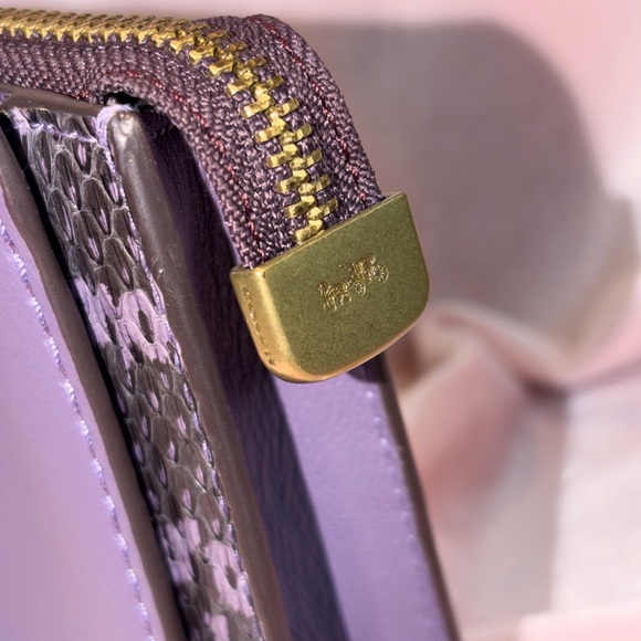 Authentic Coach Dreamer Leather Wristlet – Dusty Lavender with Snakeskin Detail - Picture 8 of 8